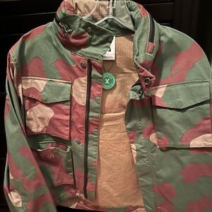 100% Authentic Women’s Nike OFF-White Jacket Size Medium NEVER USED NO DAMAGES